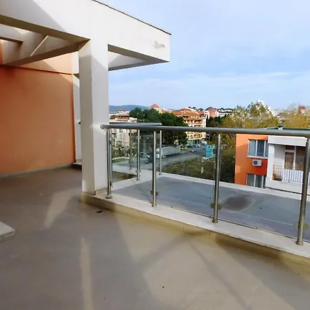 Darius Hstl מלון 3*