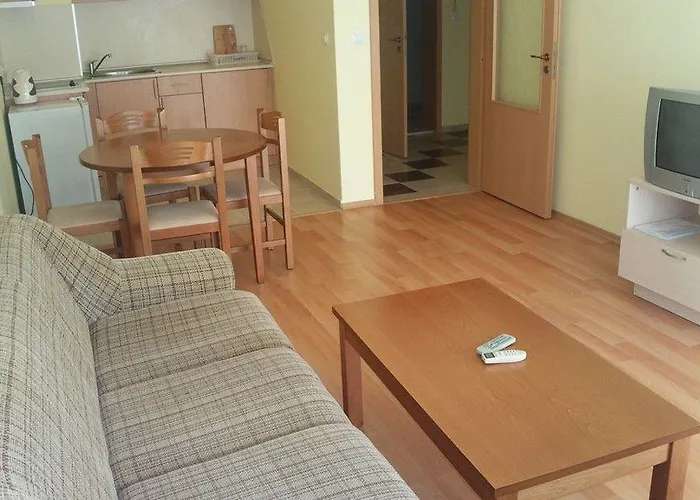 Darius Hstl מלון 3*