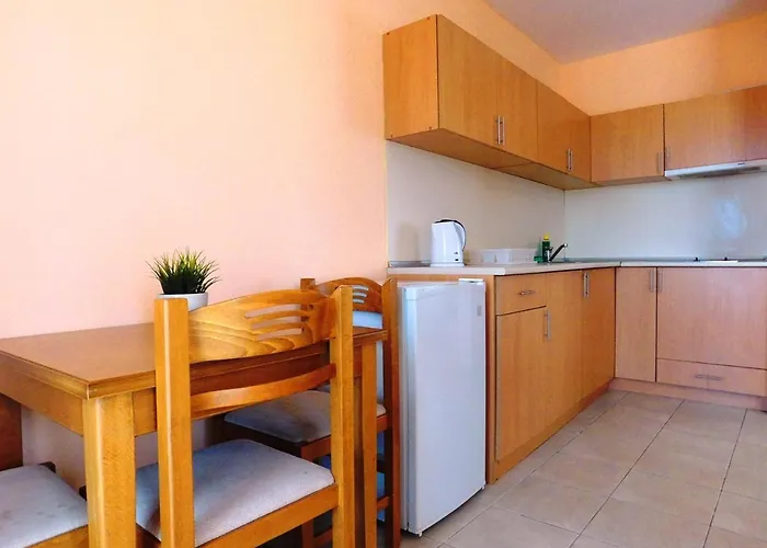 Darius Hstl מלון סאני ביץ'