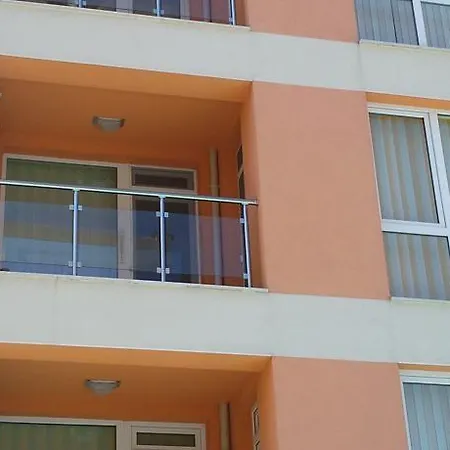 Darius Hstl サニービーチ